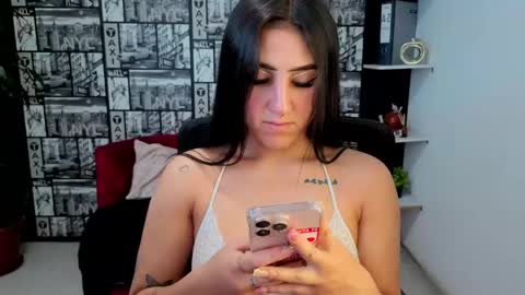 Snapshot of isa_and_nata chatting on May 2026 01:39:01 PM Isa and Natasha online show from May 2026 01:39:01 PM