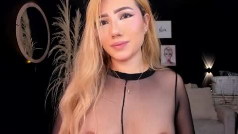 Snapshot of isa_cortes_ chatting on July 2026 02:33:01 PM Isa Cortes online show from July 2026 02:33:01 PM