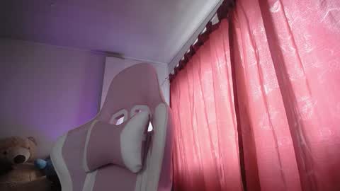 Isabella  online show from November 2025 03:23:02 PM