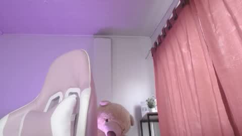 Isabella  online show from December 2025 11:15:01 AM