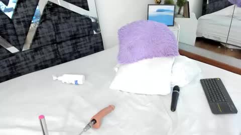 oIssaJonneso online show from March 2026 02:02:02 PM