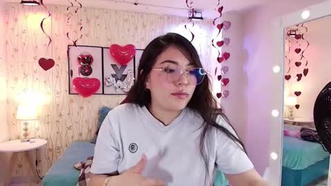 Snapshot of isa_reel chatting on February 2025 08:48:02 PM ISA online show from February 2025 08:48:02 PM