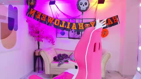 Snapshot of isa_reel chatting on October 2025 07:04:02 PM ISA online show from October 2025 07:04:02 PM