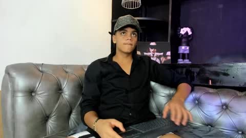 Snapshot of isaac_collins_ chatting on November 2025 07:45:02 PM Isaac online show from November 2025 07:45:02 PM