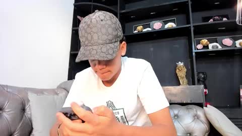 Snapshot of isaac_collins_ chatting on November 2025 06:52:01 PM Isaac online show from November 2025 06:52:01 PM