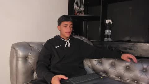 Snapshot of isaac_collins_ chatting on November 2025 08:34:02 PM Isaac online show from November 2025 08:34:02 PM