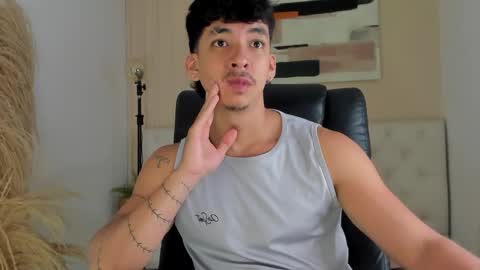 isaac_cryston online show from November 2025 08:42:02 PM