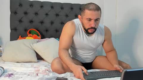 isaac_franko online show from November 2025 10:47:02 PM