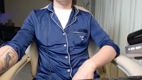 Snapshot of isaac_sheffield chatting on May 2026 02:54:01 PM isaac online show from May 2026 02:54:01 PM