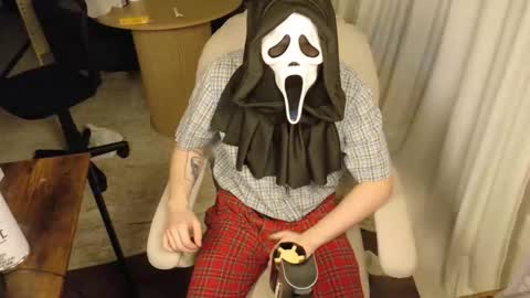 Snapshot of isaac_sheffield chatting on May 2026 01:36:02 AM isaac online show from May 2026 01:36:02 AM
