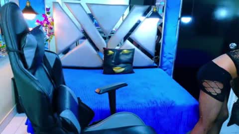 isaacnova online show from April 2026 05:03:02 PM