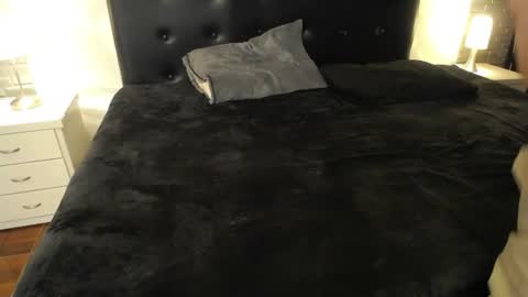 isaak_salomee online show from June 2026 12:22:01 PM