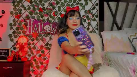 Isa online show from October 2025 08:53:02 PM