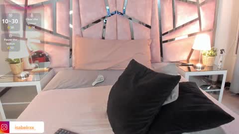 Snapshot of isabel_roux chatting on February 2025 01:19:01 AM Isabel online show from February 2025 01:19:01 AM