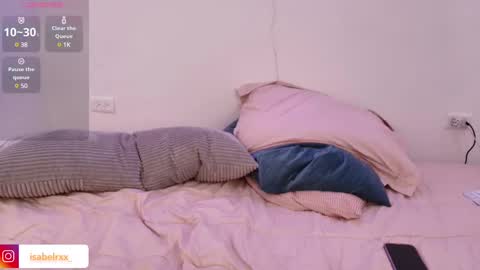 Snapshot of isabel_roux chatting on March 2025 04:19:01 AM Isabel online show from March 2025 04:19:01 AM