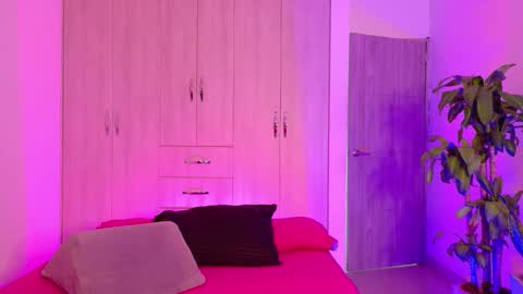 isabelahofman online show from April 2026 10:38:01 PM