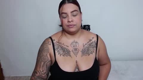  estefania online show from November 2025 12:00:02 PM