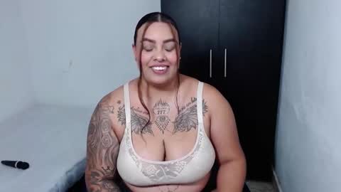  estefania online show from November 2025 01:19:02 AM