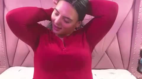 Snapshot of isabella_mora_ chatting on May 2026 03:35:02 AM Isabella online show from May 2026 03:35:02 AM
