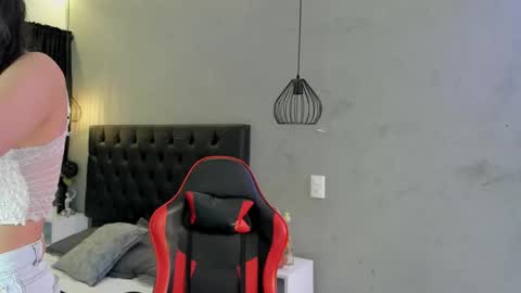 Isabella Nowa online show from February 2026 11:39:01 AM