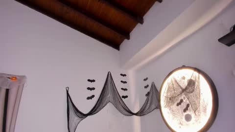 isabella_rosssi1 online show from October 2025 05:02:02 PM