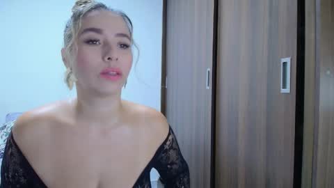 Snapshot of isabellaa_smith03 chatting on May 2026 10:42:01 AM isabellaa_smith03 online show from May 2026 10:42:01 AM