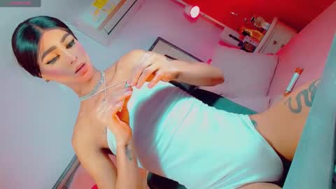 isabellagirs online show from November 2025 01:59:02 PM