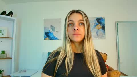 Isabella  online show from February 2026 01:23:02 PM