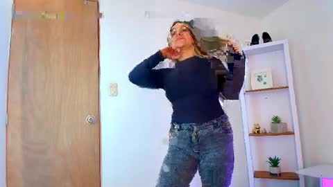 Isabella  online show from April 2026 01:55:02 PM