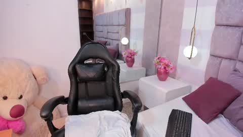 Isabella  online show from July 2026 04:30:01 AM