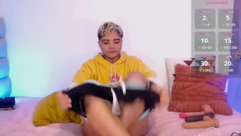 Isabella Mout  online show from January 2026 11:21:02 PM