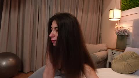 Snapshot of isabellamyst chatting on May 2026 08:03:02 PM IsabellaMyst online show from May 2026 08:03:02 PM