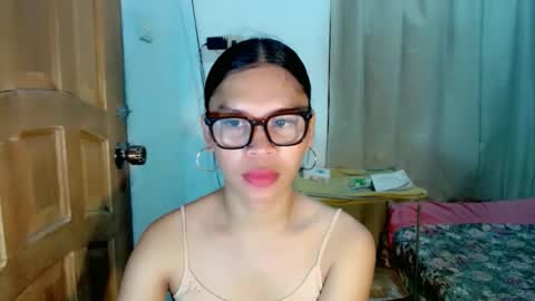 Snapshot of isabelle_amore chatting on June 2026 05:55:02 AM Ysa online show from June 2026 05:55:02 AM