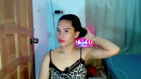 Snapshot of isabelle_amore chatting on June 2026 06:51:02 PM Ysa online show from June 2026 06:51:02 PM