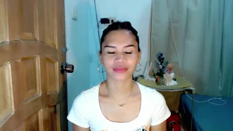 Snapshot of isabelle_amore chatting on July 2026 10:25:01 PM Ysa online show from July 2026 10:25:01 PM