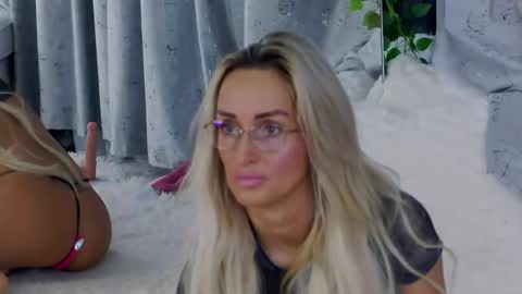 IsabelleEthan online show from November 2025 02:17:02 AM