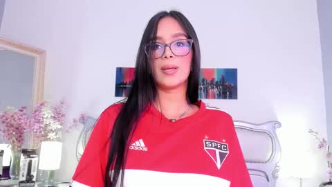 Snapshot of isasaenz_ chatting on November 2025 06:15:01 PM Isa Saenz online show from November 2025 06:15:01 PM