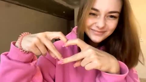 Snapshot of isauratorkelson chatting on November 2025 07:29:01 AM Issa online show from November 2025 07:29:01 AM