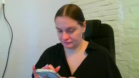 Snapshot of isingle_mom chatting on October 2025 04:35:02 AM isingle_mom online show from October 2025 04:35:02 AM