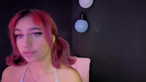 Snapshot of isisjones18 chatting on September 2025 04:48:02 AM Isisjones18 online show from September 2025 04:48:02 AM