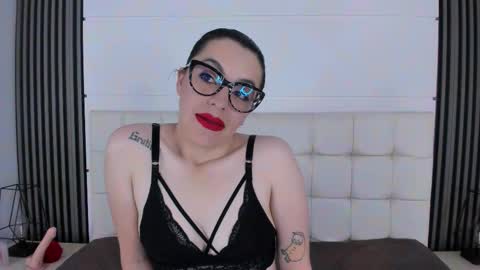 Isis Noir online show from November 2025 11:31:02 AM