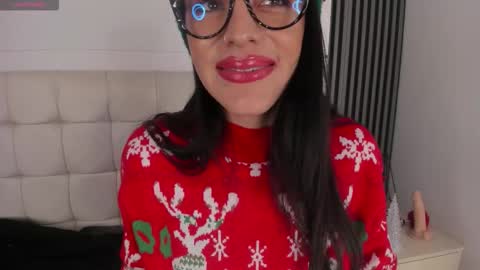 Isis Noir online show from December 2025 06:27:02 PM