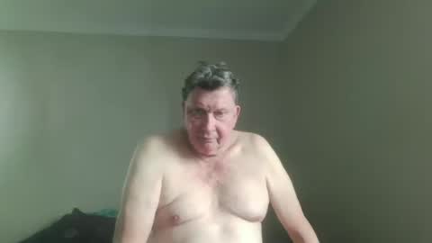 island625103 online show from October 2025 05:47:01 PM