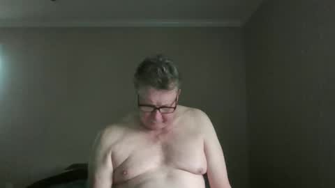 island625103 online show from October 2025 08:47:01 PM