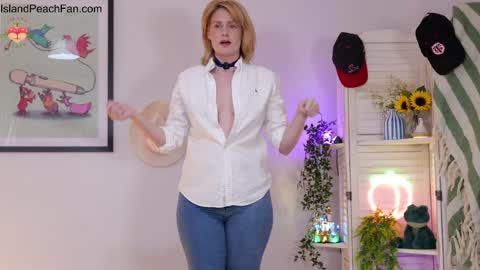 Lou  Peaches online show from April 2026 08:14:01 PM