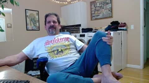 Snapshot of islandguy70 chatting on January 2025 09:25:02 PM Jim online show from January 2025 09:25:02 PM
