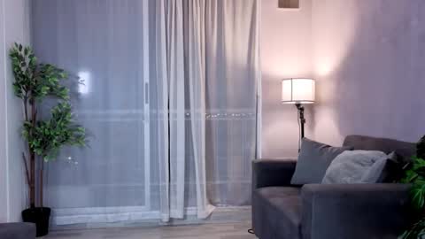 Julyane online show from September 2025 01:07:01 AM