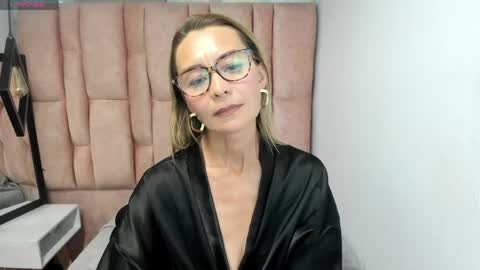 ISSA MILF online show from April 2026 07:58:01 PM
