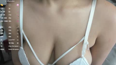 Issa  online show from December 2024 12:01:02 PM