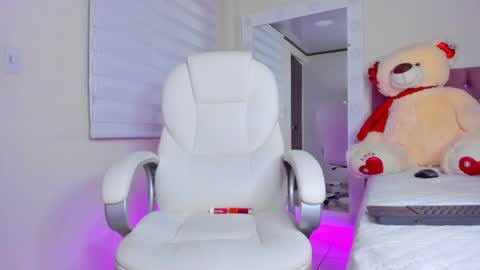 Isa  online show from February 2025 12:47:02 AM